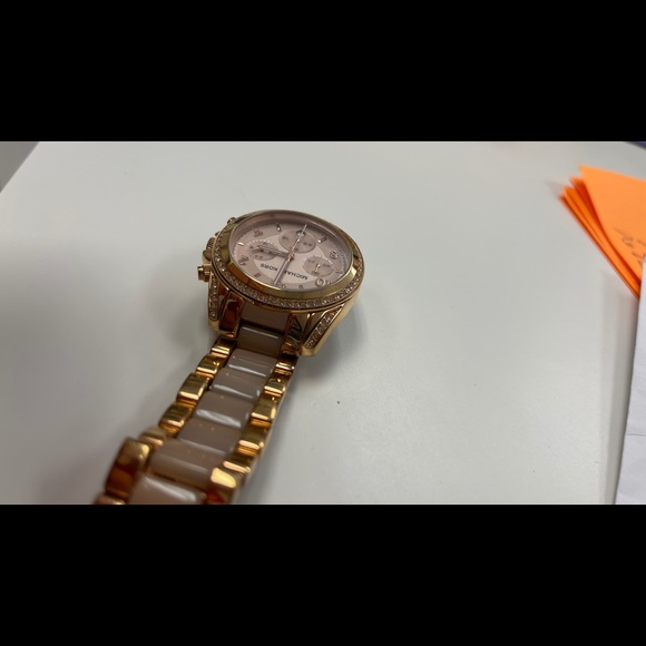 No scratches!Rose Gold/Ceramic Watch..Michael Kors